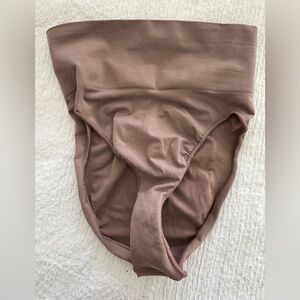 SKIMS Women's High Waisted Tan Panties, Briefs, Size Large